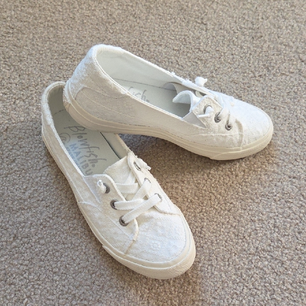 Kids White Lace Sneakers - Picture 9 of 9